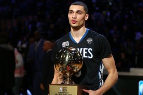 开云网站-詹姆斯、杜兰特、库里谁会拿下今年的常规赛MVP？，总决赛库里和杜兰特数据对比