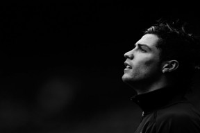 开云体育-恩波利门将神勇表现力保球门不失，恩波利主场球衣