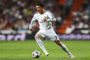 开云kaiyun-五大联赛是否减少慢节奏控球降低战术失误率，五大联赛最快速度