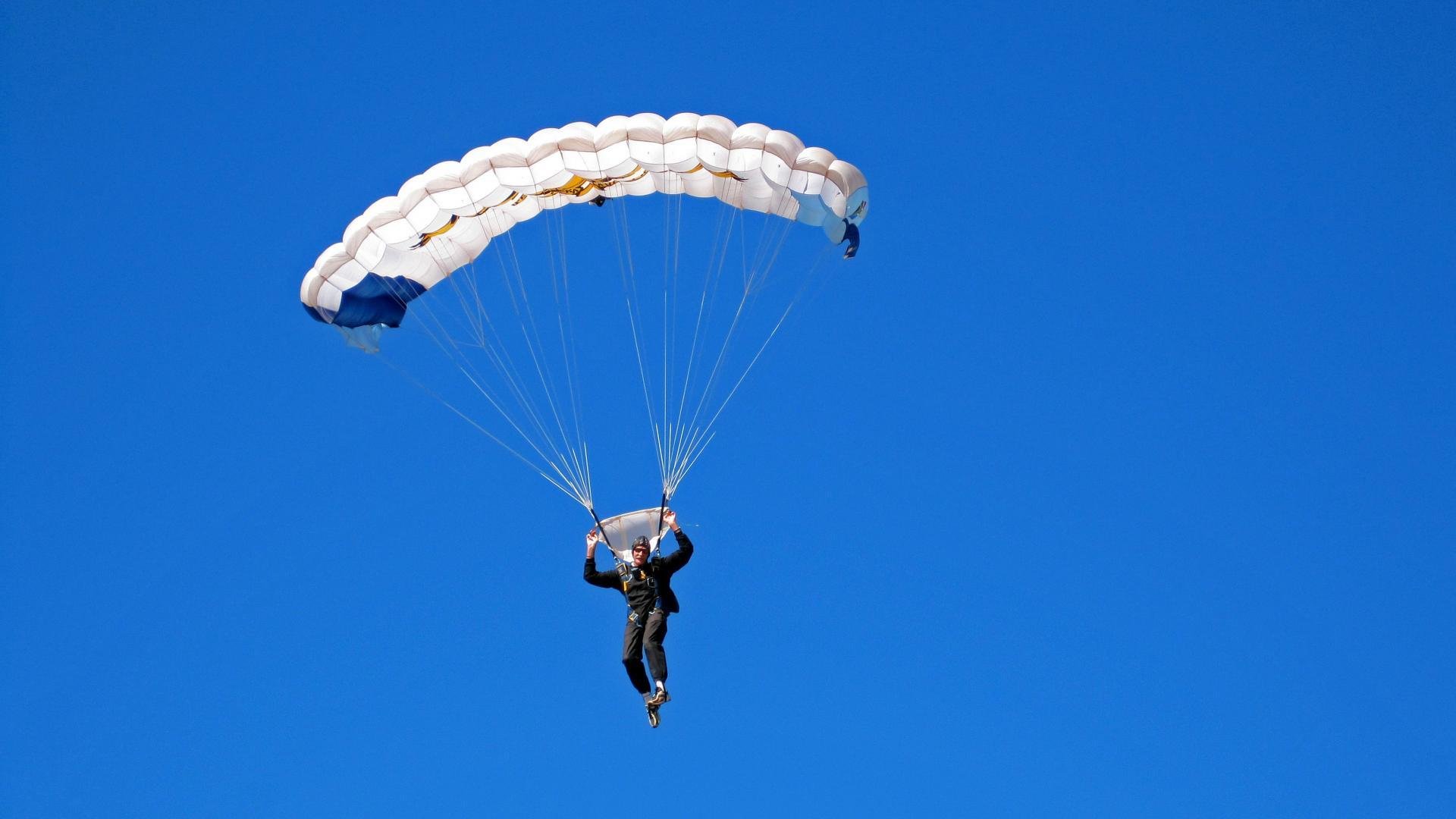 体育新闻中心主办体育传媒数据安全与隐私保护峰会，体育传播活动中新媒体使用情况调查报告