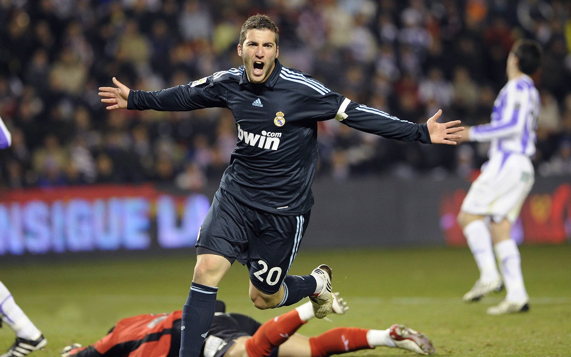 卡普尔在比赛中的快速反应，帮助袋鼠队防守反击，卡普尔ms