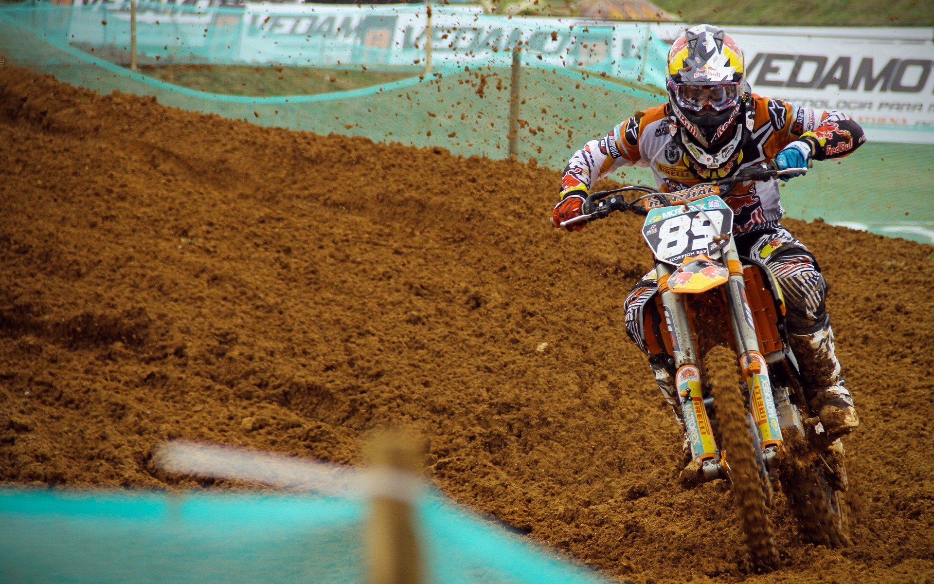 森林狼锋线组合进行高强度力量训练，森林狼训练营