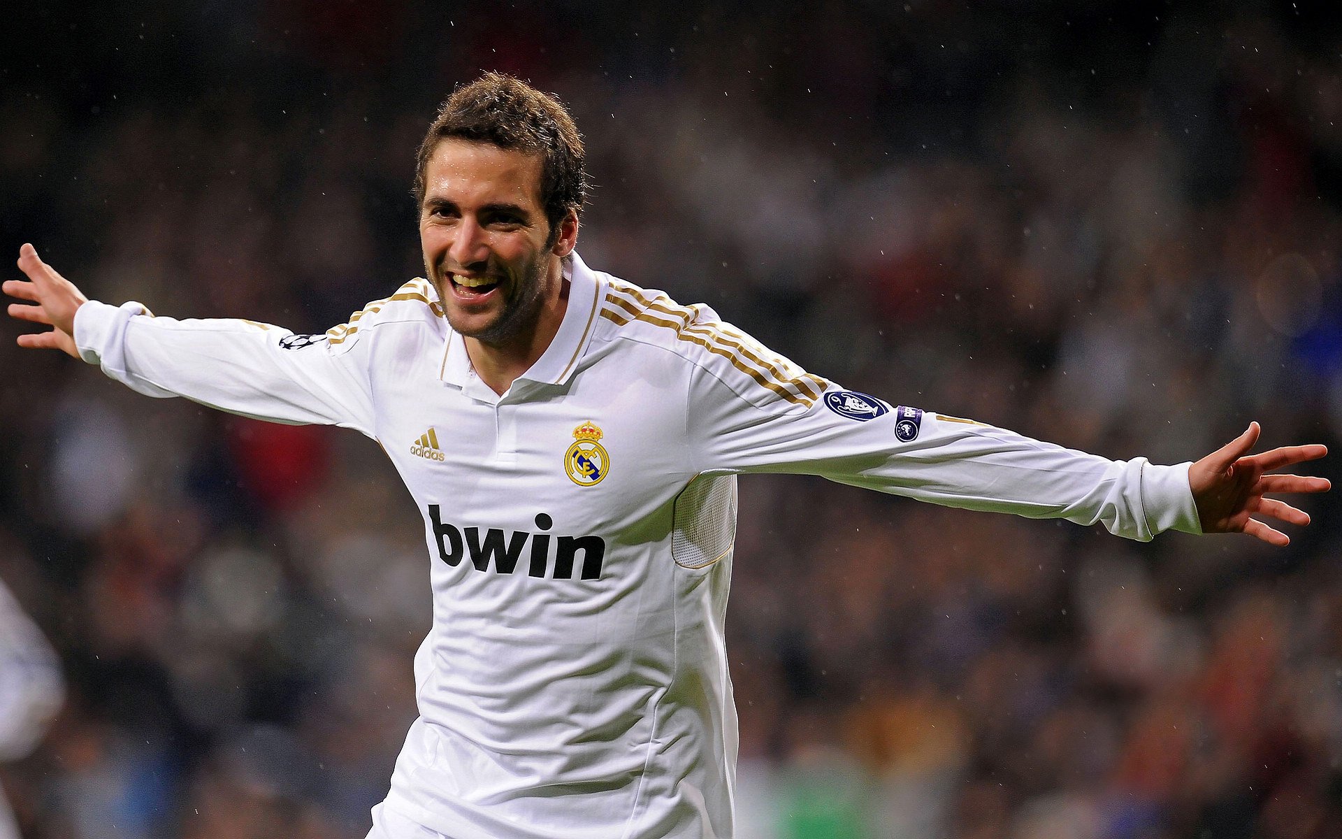 ky体育平台-转会频繁：影响联赛竞争格局的最大交易，转会汇总